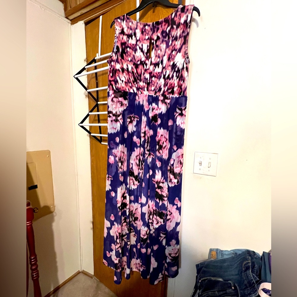 Simply Vera hi low floral dress only worn once.  Size L